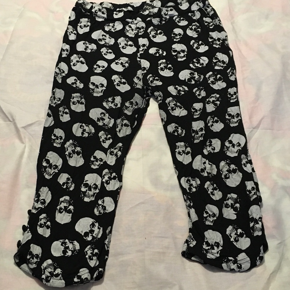 Sourpuss Black and White Skull Capris Leggings